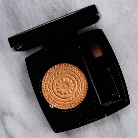 chanel professional eyeshadow base|Chanel eyeshadow pourpre brun.